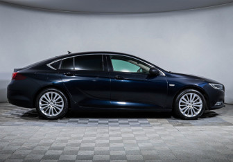 Подержанный автомобиль Opel Insignia Liftback 2019 года (4 фото)