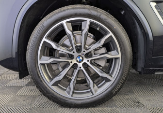 Подержанный автомобиль BMW X3 2024 года (12 фото)