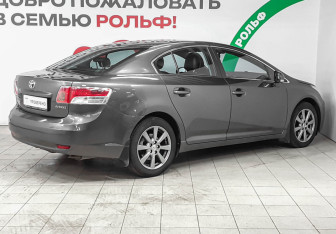Подержанный автомобиль Toyota Avensis Sedan 2011 года (4 фото)