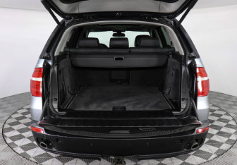 Подержанный автомобиль BMW X5 2009 года (9 фото)