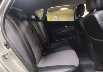 Подержанный автомобиль Kia Ceed Hatchback 2010 года (13 фото)