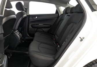Подержанный автомобиль Kia Optima Sedan 2019 года (12 фото)