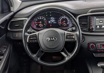 Подержанный автомобиль Kia Sorento 2019 года (22 фото)