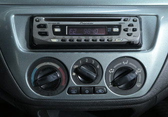 Подержанный автомобиль Mitsubishi Lancer Sedan 2005 года (14 фото)