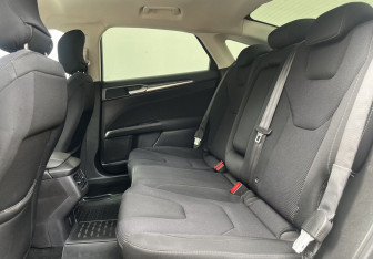 Подержанный автомобиль Ford Mondeo Sedan 2015 года (11 фото)