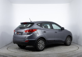Подержанный автомобиль Hyundai ix35 2011 года (5 фото)