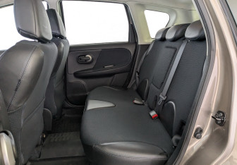 Подержанный автомобиль Nissan Note 2013 года (10 фото)