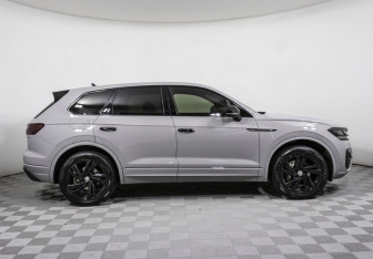 Подержанный автомобиль Volkswagen Touareg 2020 года (4 фото)