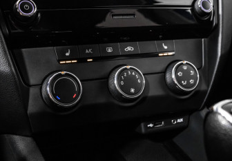 Подержанный автомобиль Skoda Octavia Liftback 2017 года (13 фото)