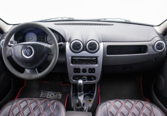 Подержанный автомобиль Renault Logan Sedan 2011 года (13 фото)