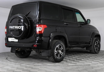 Подержанный автомобиль УАЗ Patriot 2017 года (3 фото)