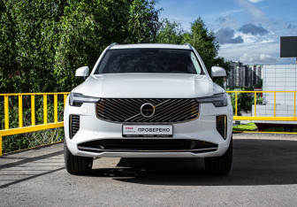 Подержанный автомобиль Volvo XC90 2025 года (2 фото)