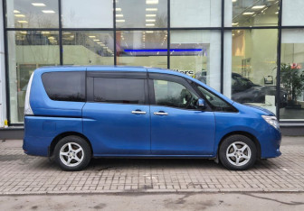 Подержанный автомобиль Nissan Serena Minivan 2016 года (4 фото)