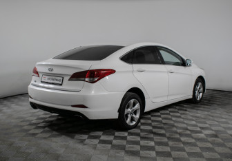 Подержанный автомобиль Hyundai i40 Sedan 2013 года (5 фото)
