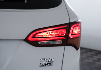 Подержанный автомобиль Hyundai Santa Fe 2015 года (8 фото)