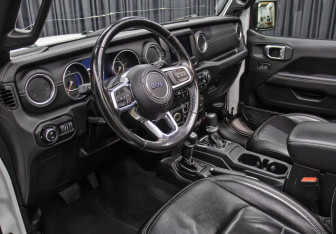 Подержанный автомобиль Jeep Wrangler 2020 года (16 фото)