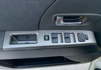 Подержанный автомобиль Mazda 5 2008 года (18 фото)