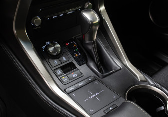 Подержанный автомобиль Lexus NX 2020 года (19 фото)