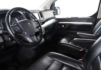 Подержанный автомобиль Peugeot Traveller 2021 года (13 фото)