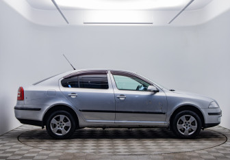 Подержанный автомобиль Skoda Octavia Liftback 2008 года (4 фото)