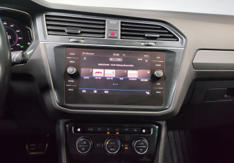 Подержанный автомобиль Volkswagen Tiguan 2019 года (17 фото)