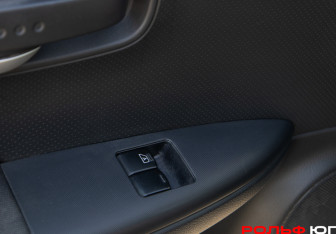 Подержанный автомобиль Nissan Note 2011 года (15 фото)