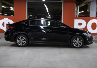 Подержанный автомобиль Hyundai Elantra Sedan 2018 года (4 фото)