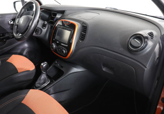Подержанный автомобиль Renault Kaptur 2016 года (10 фото)