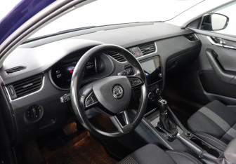 Подержанный автомобиль Skoda Octavia Liftback 2019 года (9 фото)
