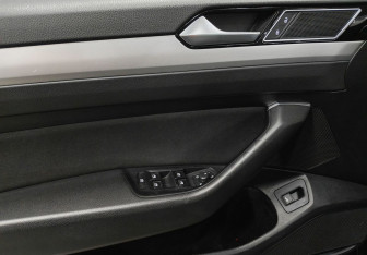 Подержанный автомобиль Volkswagen Passat Wagon 2019 года (15 фото)