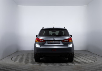 Подержанный автомобиль Mitsubishi ASX 2012 года (6 фото)