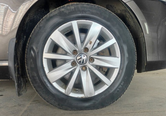 Подержанный автомобиль Volkswagen Passat Sedan 2012 года (18 фото)