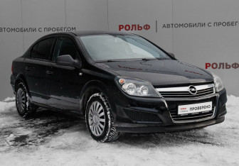 Подержанный автомобиль Opel Astra Sedan 2010 года (3 фото)
