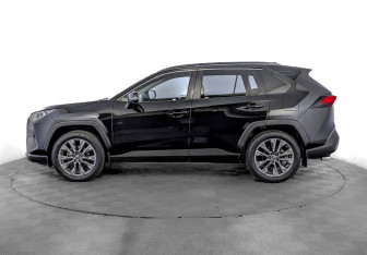 Подержанный автомобиль Toyota RAV4 2022 года (8 фото)