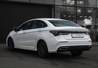 Подержанный автомобиль Omoda S5 2024 года (7 фото)