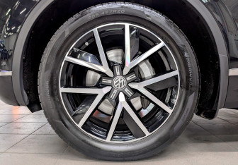 Подержанный автомобиль Volkswagen Touareg 2019 года (19 фото)