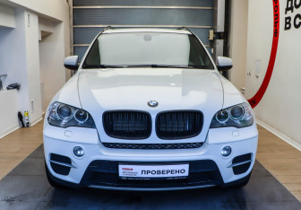 Подержанный автомобиль BMW X5 2013 года (2 фото)