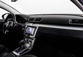 Подержанный автомобиль Volkswagen Passat Sedan 2012 года (9 фото)