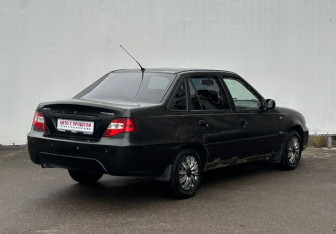Подержанный автомобиль Daewoo Nexia Sedan 2012 года (5 фото)