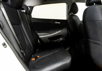 Подержанный автомобиль Hyundai Solaris Hatchback 2014 года (11 фото)