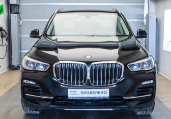 Подержанный автомобиль BMW X5 2019 года (2 фото)