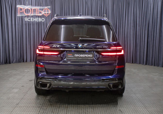 Подержанный автомобиль BMW X7 2022 года (6 фото)