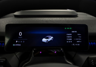 Подержанный автомобиль Zeekr X 2023 года (11 фото)