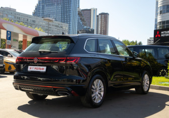 Новый Volkswagen Touareg 2025 (12 фото)