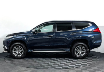 Подержанный автомобиль Mitsubishi Pajero Sport 2017 года (8 фото)