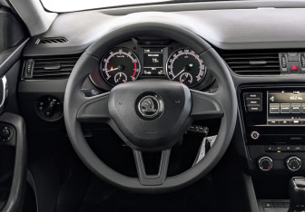 Подержанный автомобиль Skoda Octavia Liftback 2019 года (22 фото)