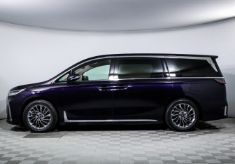 Подержанный автомобиль Voyah Dream 2023 года (8 фото)