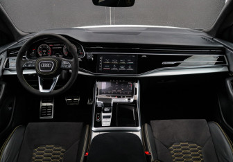 Подержанный автомобиль Audi Q8 2021 года (14 фото)