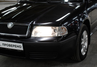 Подержанный автомобиль Skoda Octavia Wagon 2009 года (18 фото)