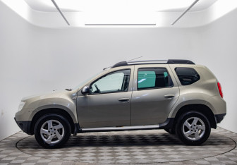 Подержанный автомобиль Renault Duster 2012 года (8 фото)